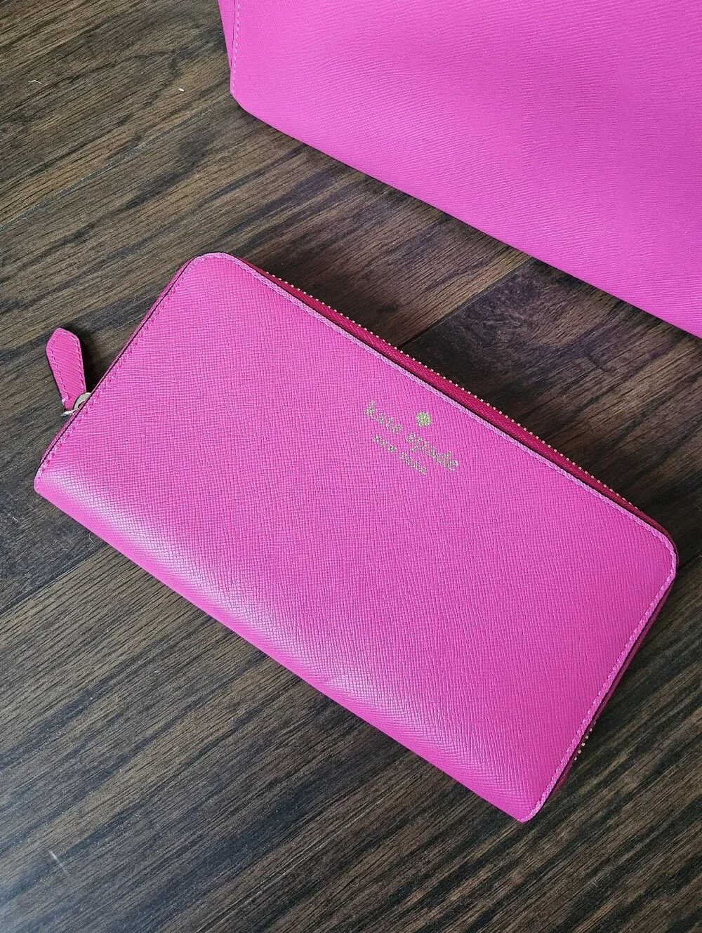 kate spade bright pink tote with hang tag